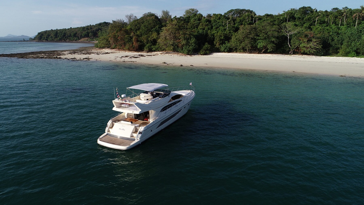 Аренда яхты Riva 70 Dolce Vita Aria Blue на Пхукете
